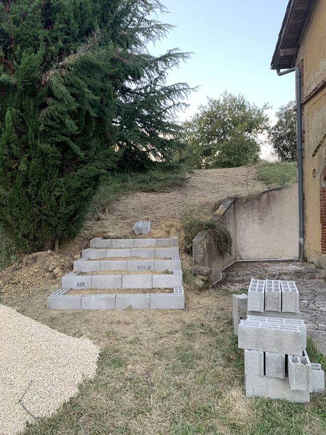 There has been some progress on the stairs.  It’s going a little slowly given th